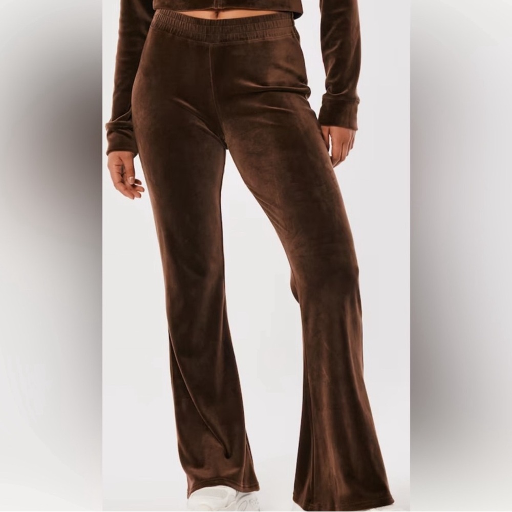 Hollister Ultra High-Rise Velour Flare Pants
